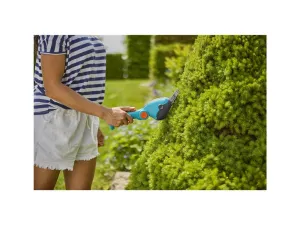 Akumulátorové nůžky na trávu a keře ComfortCut Li Gardena