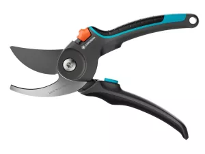 Zahradní nůžky PremiumCut Pro na čerstvé dřevo, dvoubřité, průměr stříhané větve do 24 mm Gardena Zahradní nůžky PremiumCut Pro na čerstvé dřevo, dvoubřité, průměr stříhané větve do 24 mm Gardena