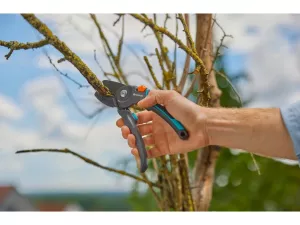 Zahradní nůžky PremiumCut Pro, suché dřevo, kovadlinkové, průměr stříhané větve do 24 mm Gardena